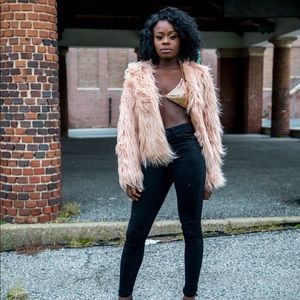 Meet your Posher, Queenesther